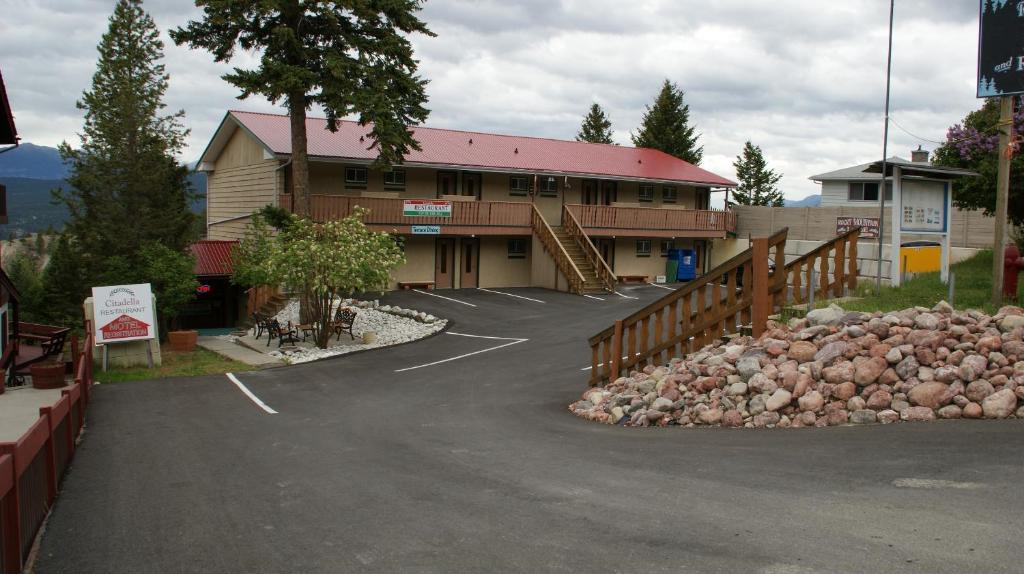 Rocky Mountain Springs Lodge Рейдиум-Хот-Спрингс Экстерьер фото